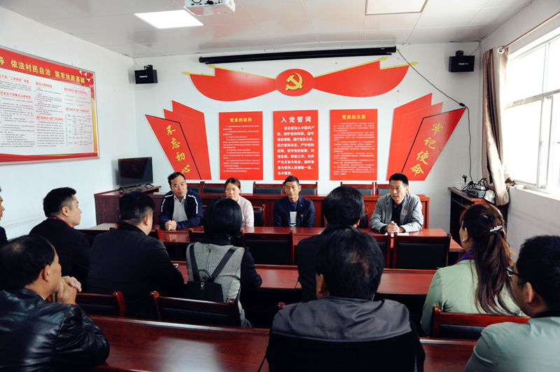 開元礦業(yè)集團捐資助力龍石村村委會議室落成